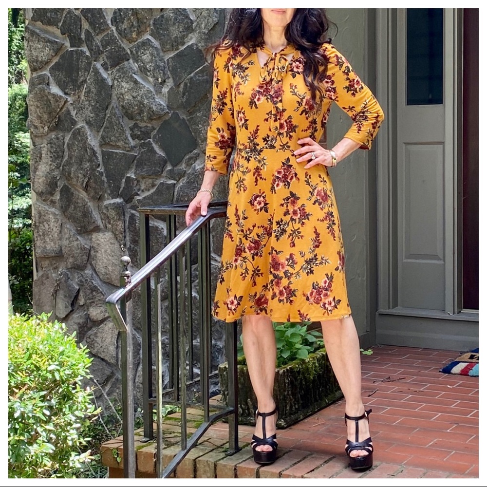 BEAUTIFUL MUSTARD FLORAL TIE NECK DRESS - Picture 5 of 11